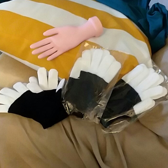 Set of Knit Finger Gloves - Picture 3 of 4